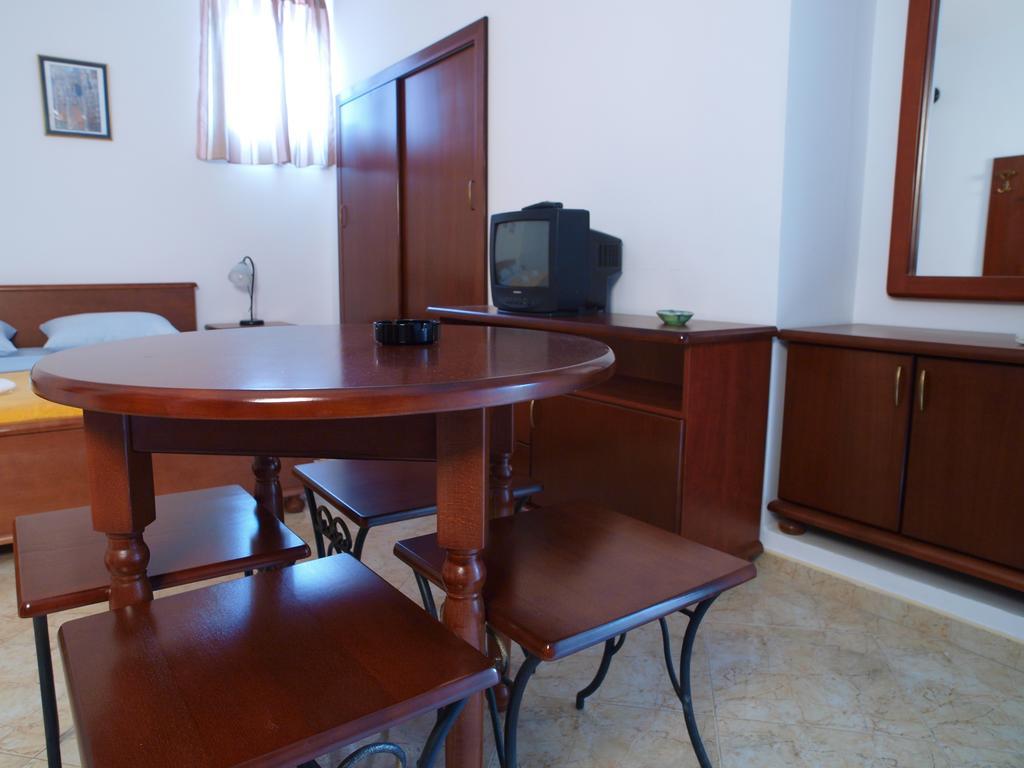 Apartments Obala Dragovic Petrovac Стая снимка