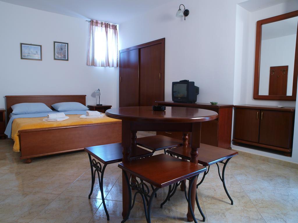 Apartments Obala Dragovic Petrovac Стая снимка