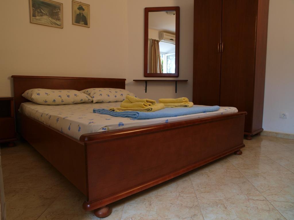 Apartments Obala Dragovic Petrovac Стая снимка