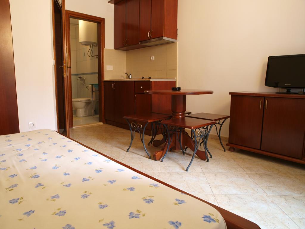 Apartments Obala Dragovic Petrovac Стая снимка