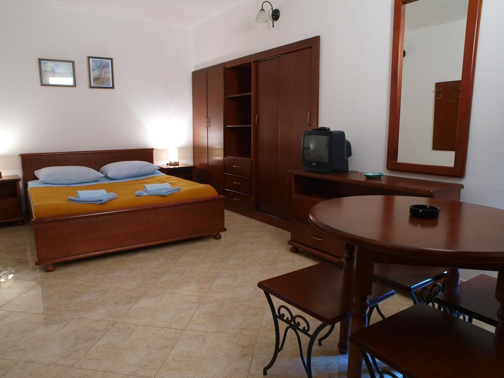 Apartments Obala Dragovic Petrovac Стая снимка