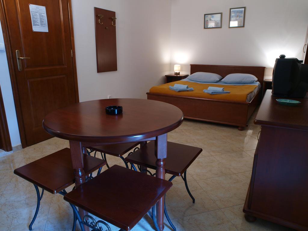 Apartments Obala Dragovic Petrovac Стая снимка