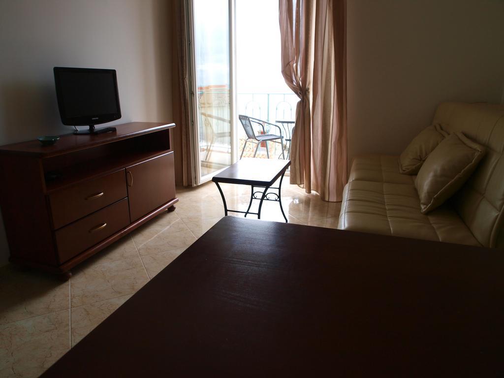Apartments Obala Dragovic Petrovac Стая снимка