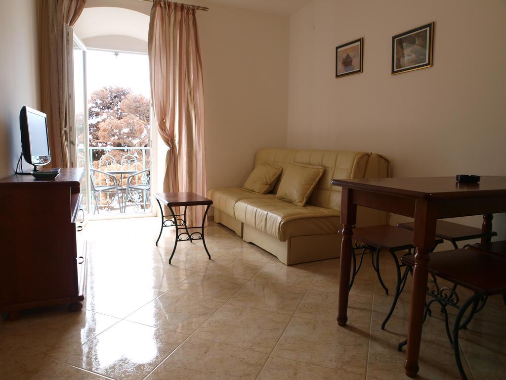 Apartments Obala Dragovic Petrovac Стая снимка