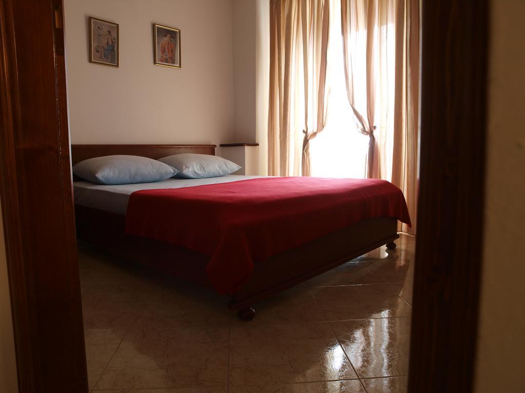 Apartments Obala Dragovic Petrovac Стая снимка
